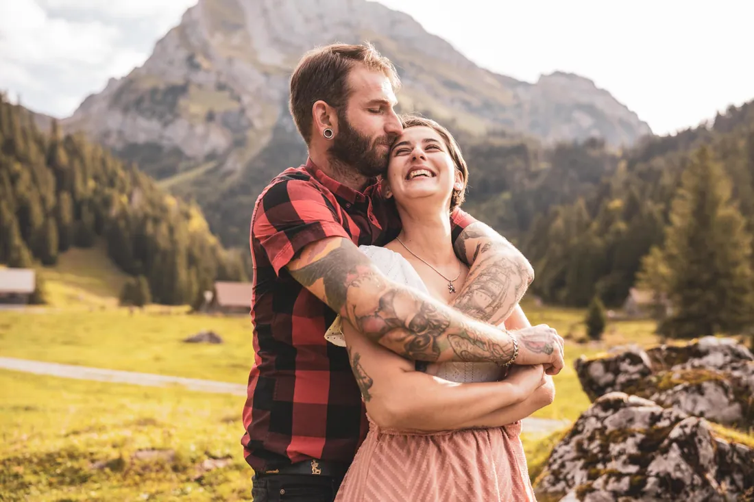 Paar beim Herbst-Shooting in der Laui